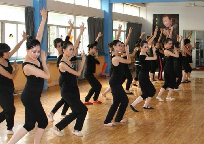 体育舞蹈,国标舞中高考培训班 周日上午9:00—12:00专业课 现在开始