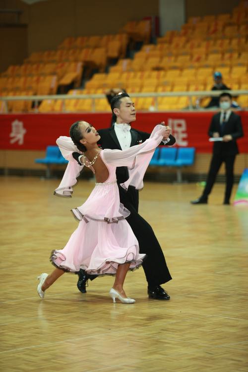 今年北京首场室内体育舞蹈赛事,近千名选手参加